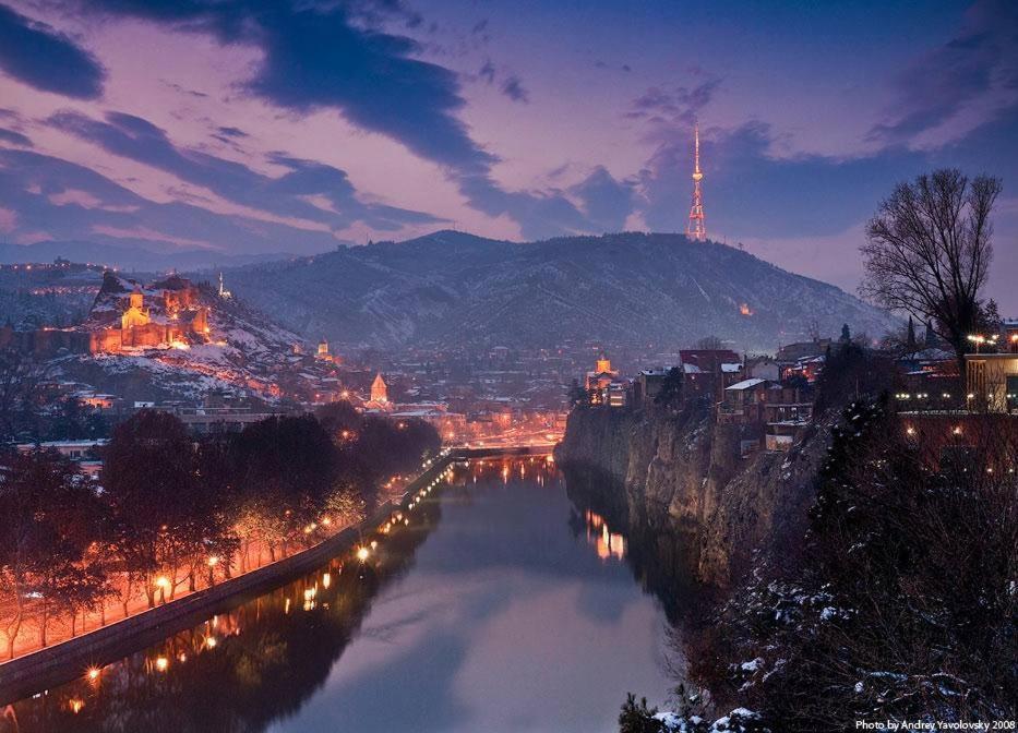 Domik S Dvorom Hotell Tbilisi Exteriör bild